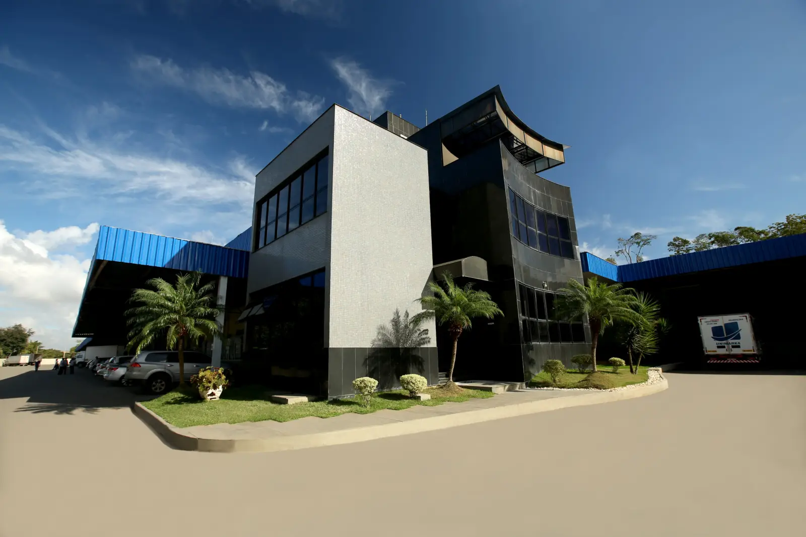 Fachada da sede da Unimarka em Colatina